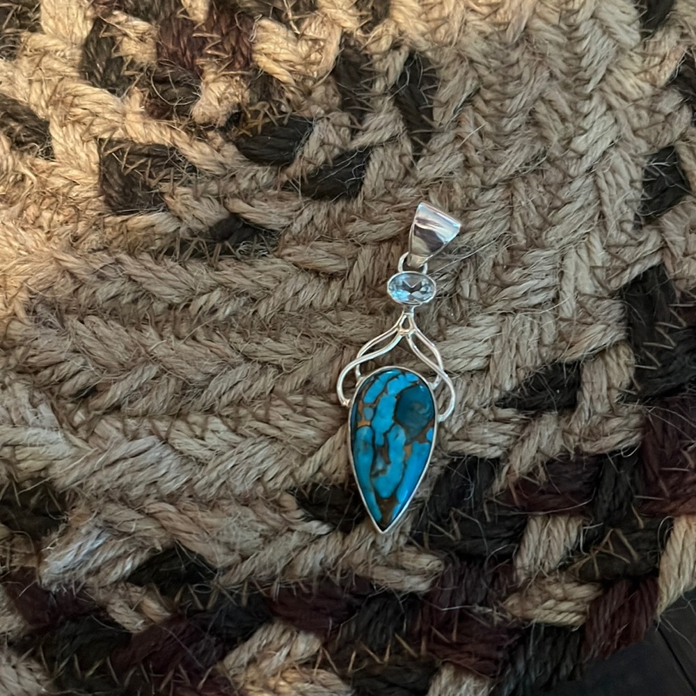 HOST PICK ♥️ Genuine Arizona Turquoise Pendant